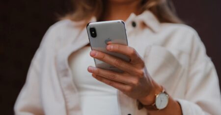 Viaja para Europa? Descubra como ativar o eSIM no iPhone