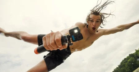 Qual GoPro comprar em 2026 para viagens, festas e baladas
